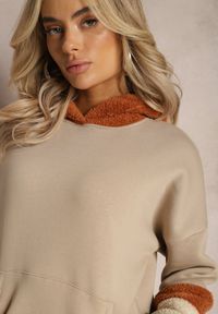 Renee - Beżowa Bawełniana Bluza z Kapturem i Wstawkami z Polaru Qilin. Typ kołnierza: kaptur. Kolor: beżowy. Materiał: bawełna, polar. Wzór: aplikacja