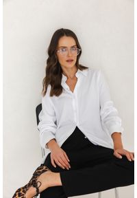 KOSZULA SHARON BIAŁA L - Flawless. Okazja: na co dzień, na spotkanie biznesowe, do pracy. Kolor: biały. Materiał: jedwab, wiskoza, skóra. Długość: krótkie. Styl: casual, biznesowy, klasyczny #1