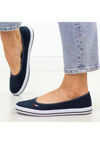 Granatowe baleriny damskie American Club Lh98. Okazja: na spacer, na co dzień. Kolor: niebieski. Materiał: tkanina. Szerokość cholewki: normalna. Sezon: wiosna, lato. Styl: casual, klasyczny #1