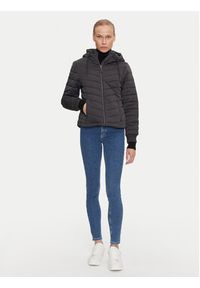 JDY Kurtka puchowa Ebonie 15328268 Czarny Regular Fit. Kolor: czarny. Materiał: syntetyk