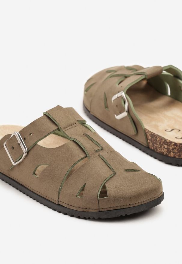 Renee - Zielone Klapki w Stylu Chodaków Zdobione Wycięciami Wisae. Okazja: na co dzień. Kolor: zielony. Materiał: jeans. Wzór: aplikacja. Sezon: lato. Obcas: na obcasie. Styl: casual, elegancki. Wysokość obcasa: niski