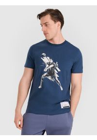 4f - 4F T-shirt regular z nadrukiem siatkarskim męski - granatowy M. Okazja: na co dzień, do domu. Kolor: niebieski. Materiał: jersey, materiał, bawełna. Wzór: nadruk. Styl: casual, klasyczny, sportowy #1