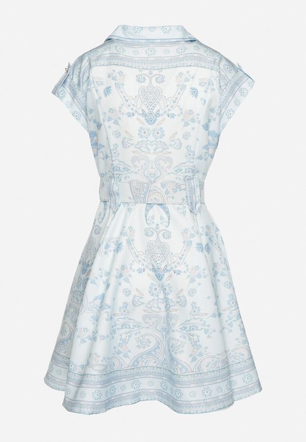 Born2be - Niebieska Wiskozowa Sukienka o Koszulowym Kroju z Paskiem z Klamrą Nitariela. Typ kołnierza: dekolt w kształcie V. Kolor: niebieski. Materiał: wiskoza. Długość rękawa: krótki rękaw. Wzór: kwiaty. Typ sukienki: koszulowe. Styl: elegancki