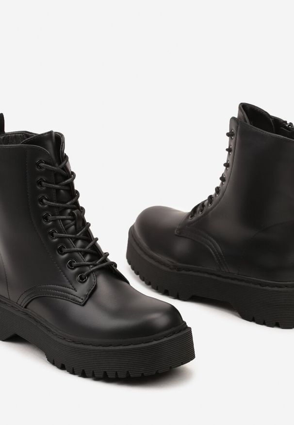Born2be - Czarne Sznurowane Płaskie Botki w Stylu Workerów Neatinna. Zapięcie: sznurówki. Kolor: czarny. Materiał: jeans. Obcas: na obcasie. Styl: klasyczny, elegancki. Wysokość obcasa: niski