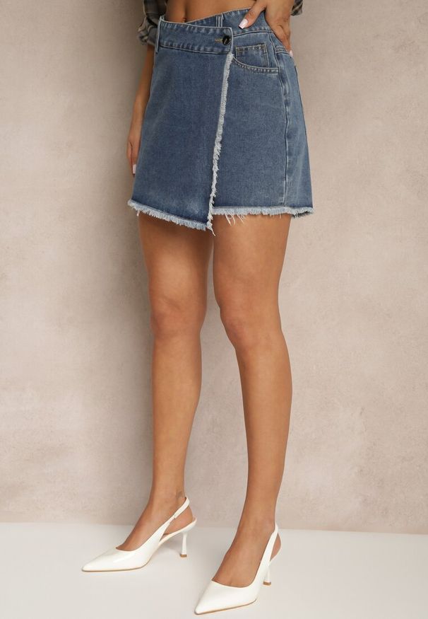 Renee - Granatowe Bawełniane Jeansowe Spódnico-Spodenki High Waist o Asymetrycznym Kroju Alwiwi. Okazja: na co dzień. Stan: podwyższony. Kolor: niebieski. Materiał: bawełna, jeans. Styl: elegancki, casual