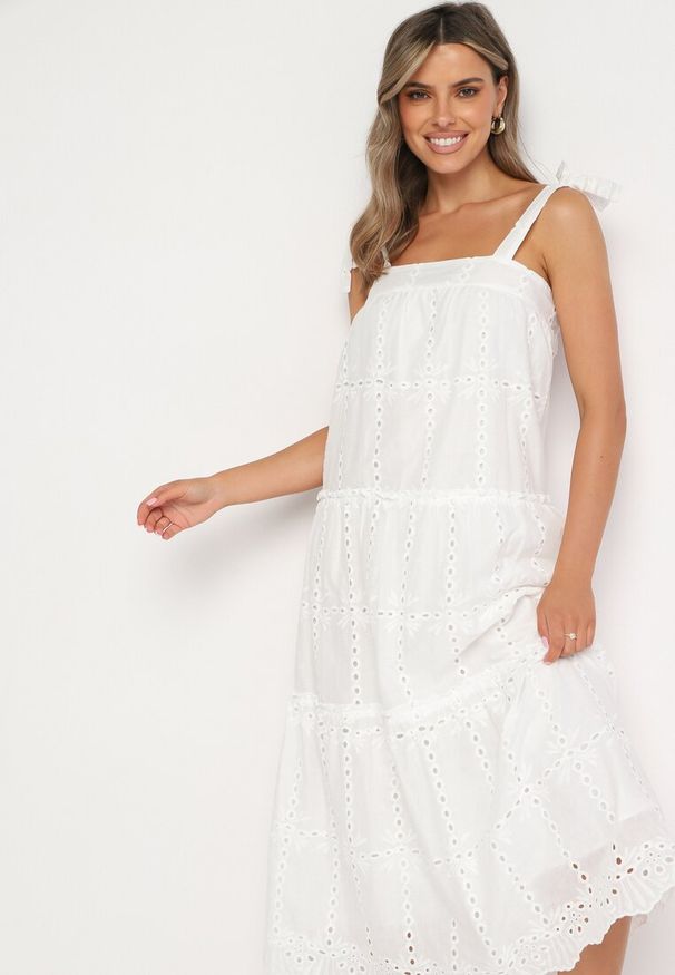 Born2be - Biała Bawełniana Sukienka z Ozdobnym Haftem na Ramiączkach z Kokardkami Quonea. Okazja: na co dzień. Typ kołnierza: kokarda. Kolor: biały. Materiał: bawełna. Długość rękawa: na ramiączkach. Wzór: haft. Typ sukienki: proste. Styl: casual