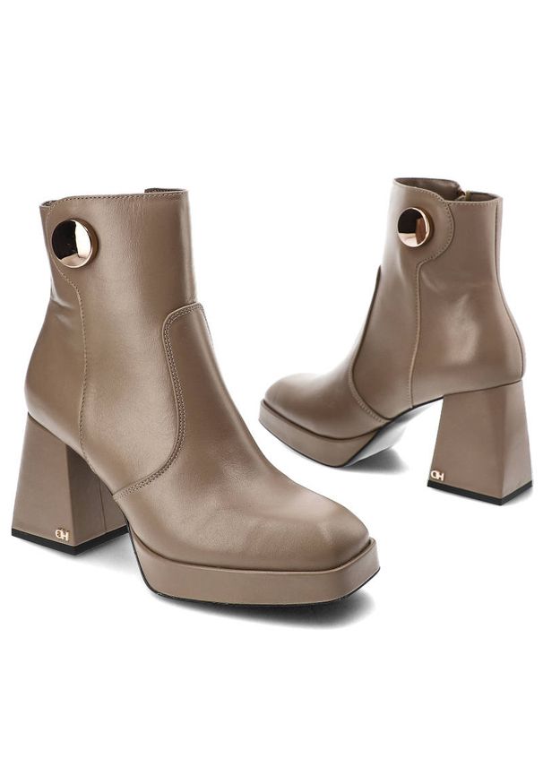 CheBello - Beżowe Botki Chebello Modne Skórzane Buty Na Obcasie. Okazja: na spacer, na co dzień. Kolor: beżowy. Materiał: skóra. Obcas: na obcasie. Styl: casual, elegancki, klasyczny. Wysokość obcasa: średni