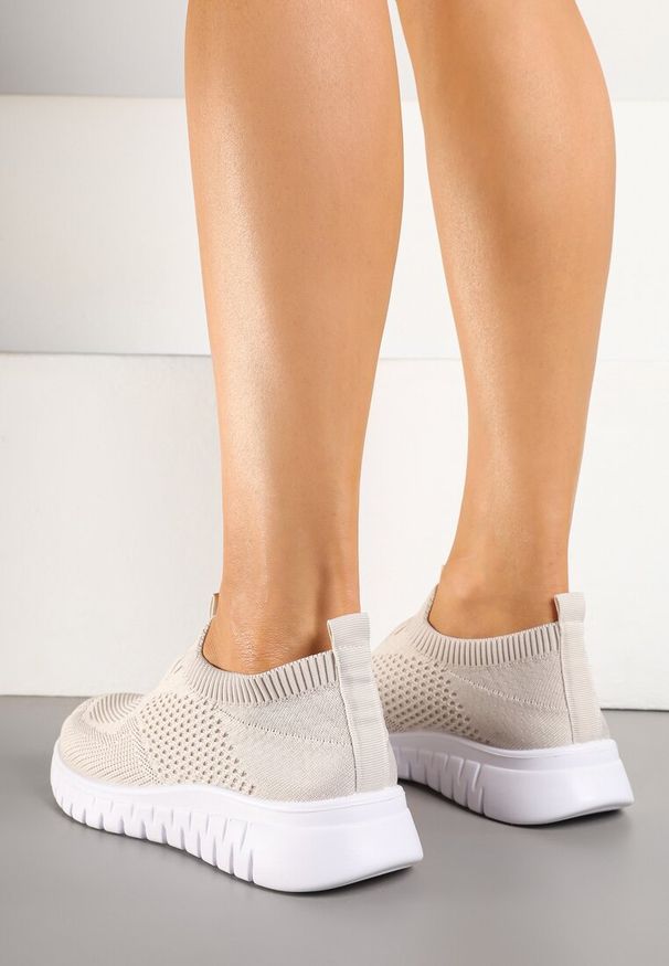 Born2be - Beżowe Buty Sportowe z Elastyczną Cholewką Clezenne. Okazja: na co dzień. Kolor: beżowy. Materiał: jeans. Szerokość cholewki: normalna