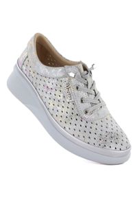 Skórzane półbuty damskie ażurowe na koturnie szare Vinceza 79603. Kolor: szary. Materiał: skóra. Szerokość cholewki: normalna. Wzór: ażurowy. Obcas: na koturnie #1