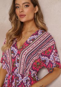 Renee - Fuksjowa Wiskozowa Sukienka Maxi z Gumką w Pasie i Falbanką Cophine. Kolor: różowy. Materiał: wiskoza. Sezon: lato, wiosna. Długość: maxi