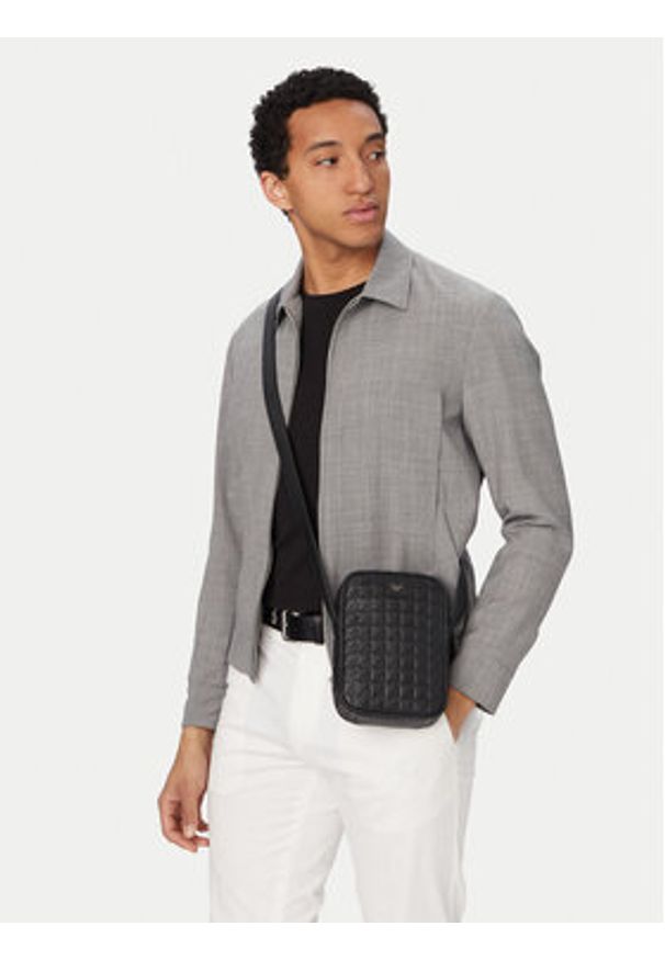 Emporio Armani Saszetka EM001737 AF14774 UC001 Czarny. Kolor: czarny. Materiał: skóra