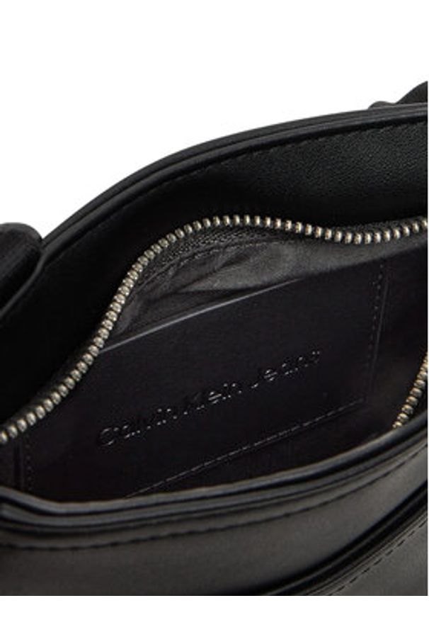 Calvin Klein Jeans Saszetka Mono Logo Flat Pack 18 LV04G3107G Czarny. Kolor: czarny. Materiał: skóra