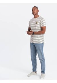 Ombre Clothing - Męski t-shirt w paski z naszywką Ombre Design – kremowo-czarny V1. Okazja: na co dzień. Kolor: czarny. Materiał: guma, jeans, poliester, bawełna. Wzór: aplikacja, paski. Styl: casual #7