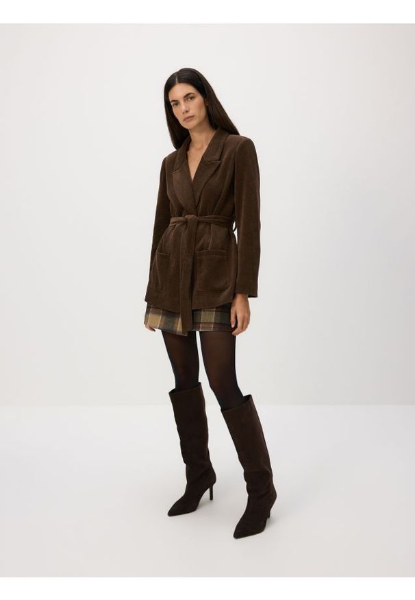 Reserved - Sztruksowa marynarka z wiązaniem - ciemnobrązowy. Kolor: brązowy. Materiał: sztruks