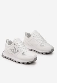 Born2be - Białe Sneakersy z Brokatową Naszywką i Szerokim Bieżnikiem Aduria. Kolor: biały. Wzór: aplikacja #3