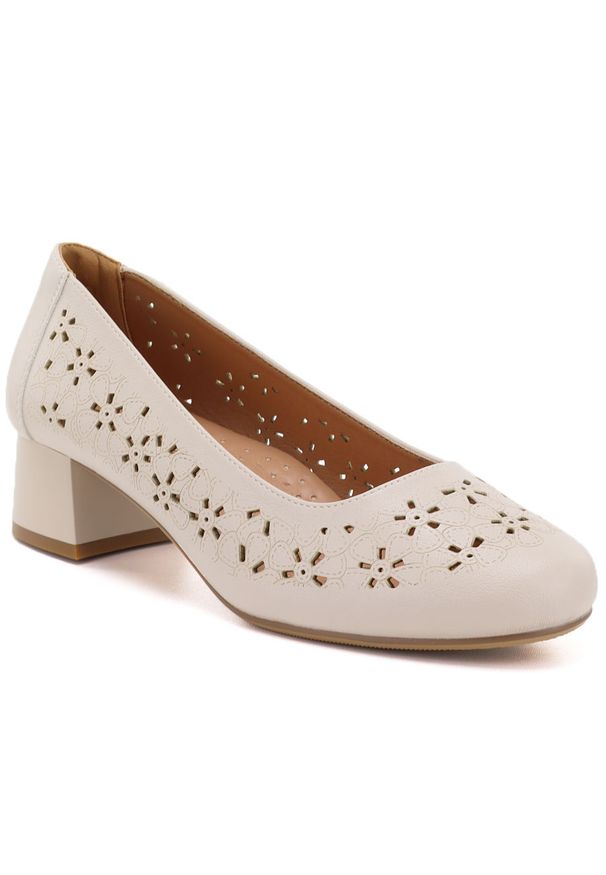 Czółenka damskie na klocku ażurowe beżowe Sergio Leone SK180. Kolor: beżowy. Materiał: skóra ekologiczna. Szerokość cholewki: normalna. Wzór: ażurowy