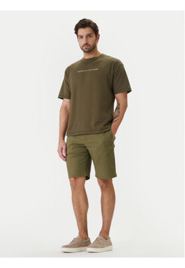 TOMMY HILFIGER - Tommy Hilfiger T-Shirt UM0UM03643 Khaki Regular Fit. Kolor: brązowy. Materiał: bawełna
