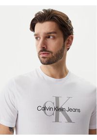 Calvin Klein Jeans T-Shirt LV040EM286 Biały Regular Fit. Kolor: biały. Materiał: bawełna