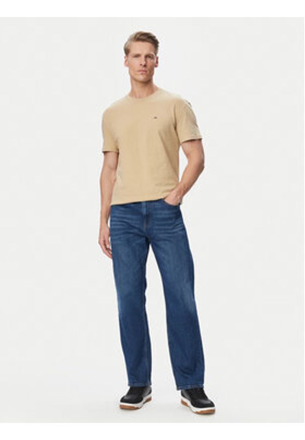 Tommy Jeans T-Shirt DM0DM22504 Beżowy Regular Fit. Kolor: beżowy. Materiał: bawełna
