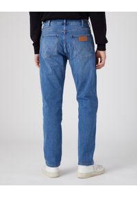 Wrangler - Spodnie jeansowe męskie WRANGLER FRONTIER NEW FAVORITE. Okazja: do pracy, na spacer, na co dzień. Kolor: niebieski. Materiał: jeans. Styl: casual #5