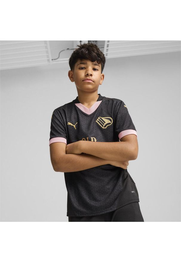 Puma - Młodzieżowa koszulka wyjazdowa Palermo F.C. 24/25 PUMA Black Gold. Kolor: czarny, wielokolorowy, żółty. Materiał: materiał. Sport: piłka nożna