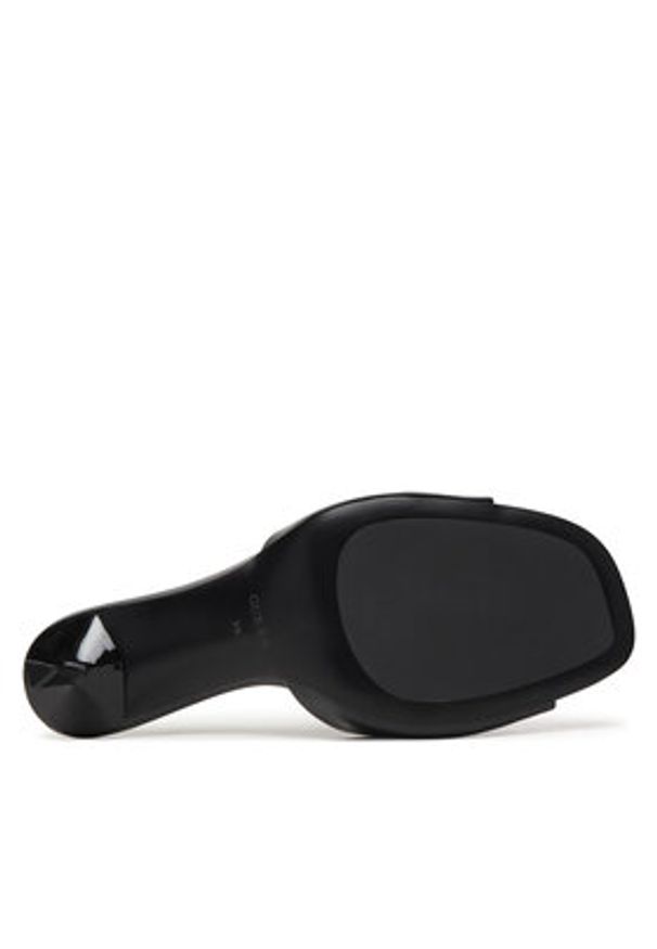 Guess Klapki FLPCAI PAF03 Czarny. Kolor: czarny. Materiał: skóra