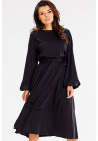 Awama - Swobodna sukienka rozkloszowana z kimonową górą czarna. Okazja: do pracy, na co dzień. Kolor: czarny. Styl: casual, wizytowy