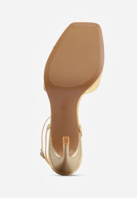 Renee - Złote Sandały VICES na Szpilce Zdobione Kokardą i Aplikacją z Cyrkoniami Sireilora. Zapięcie: pasek. Kolor: złoty. Materiał: satyna. Wzór: aplikacja. Obcas: na szpilce. Styl: glamour #7