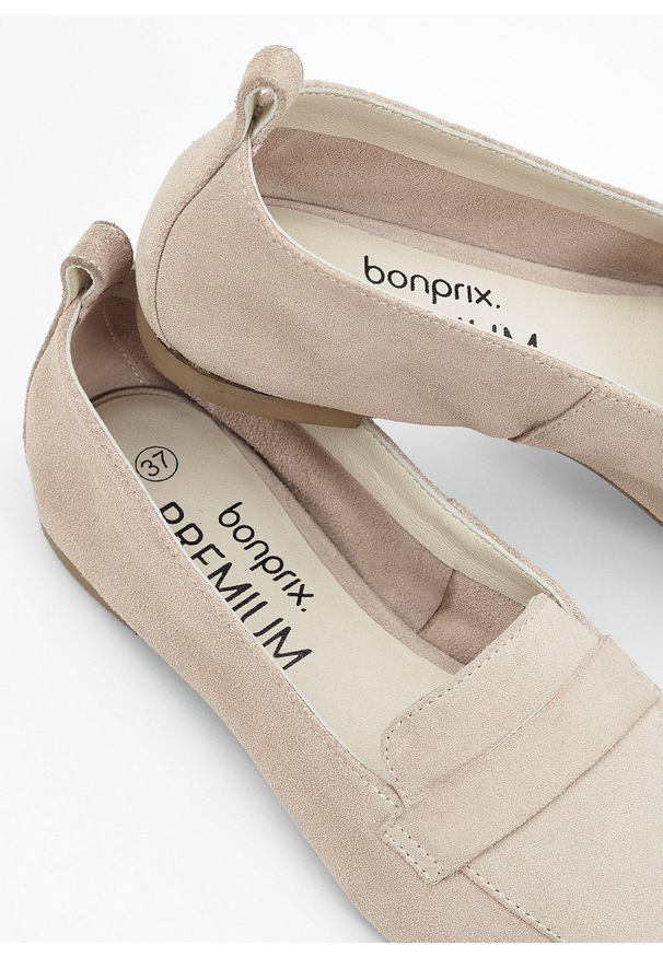 bonprix - Loafersy ze skóry welurowej. Kolor: beżowy. Materiał: welur, skóra. Styl: elegancki