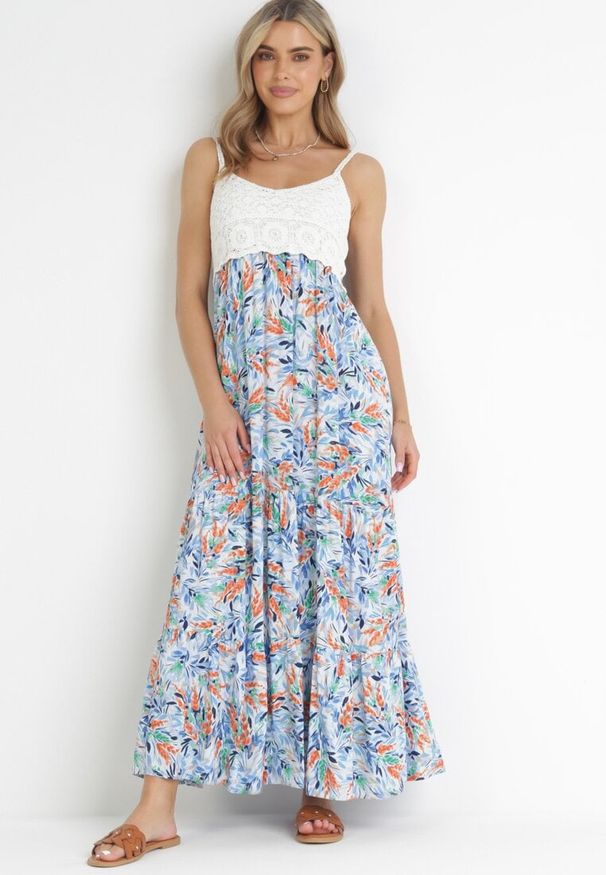 Born2be - Niebieska Wiskozowa Sukienka Maxi z Szydełkową Górą i Rozkloszowanym Dołem Eumila. Kolor: niebieski. Materiał: wiskoza. Długość rękawa: na ramiączkach. Sezon: wiosna, lato. Typ sukienki: rozkloszowane. Długość: maxi