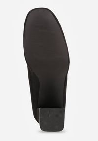 Renee - Czarne Czółenka Vices na Obcasie z Klamerką z Kryształków i Skórzaną Wkładką Arutia. Okazja: na spotkanie biznesowe, do pracy. Kolor: czarny. Materiał: skóra. Wzór: aplikacja. Obcas: na obcasie. Styl: biznesowy, elegancki, wizytowy. Wysokość obcasa: średni #9