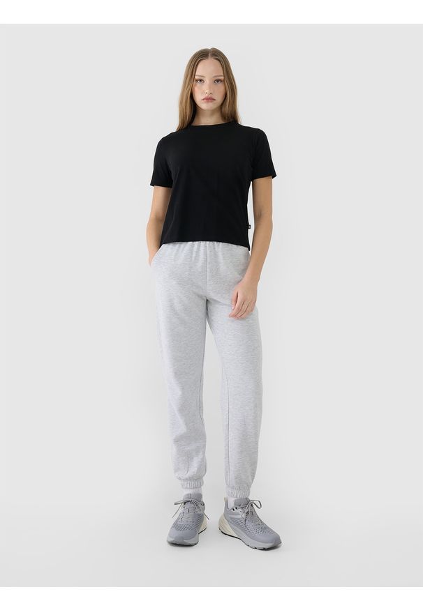 4f - 4F Spodnie dresowe joggery damskie - szare S. Kolor: szary. Materiał: dresówka. Wzór: ze splotem, gładki