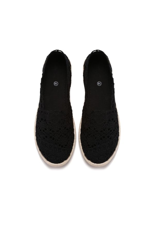 Born2be - Czarne Espadryle Satisfyingly. Nosek buta: okrągły. Zapięcie: bez zapięcia. Kolor: czarny. Szerokość cholewki: normalna. Wzór: aplikacja, ażurowy, koronka. Wysokość cholewki: przed kostkę. Materiał: koronka, materiał, jeans. Obcas: na platformie. Styl: boho