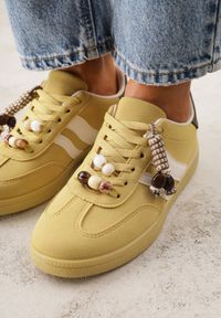 Renee - Żółte Sneakersy Typu Tenisówki Ozdobione Koralikami Daemeli. Kolor: żółty. Materiał: jeans. Wzór: aplikacja. Sezon: lato #6