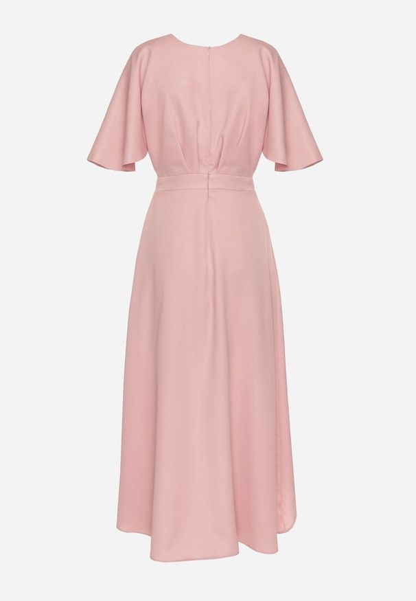 Born2be - Różowa Koktajlowa Sukienka Vices o Asymetrycznym Kroju z Falbanką Finexia. Okazja: na ślub cywilny, na wesele, na imprezę. Kolor: różowy. Wzór: aplikacja. Typ sukienki: asymetryczne. Styl: wizytowy