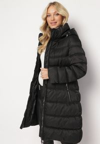 Born2be - Czarna Pikowana Kurtka z Odpinanym Kapturem i Elastycznym Paskiem Jeuna. Kolor: czarny. Sezon: zima #5