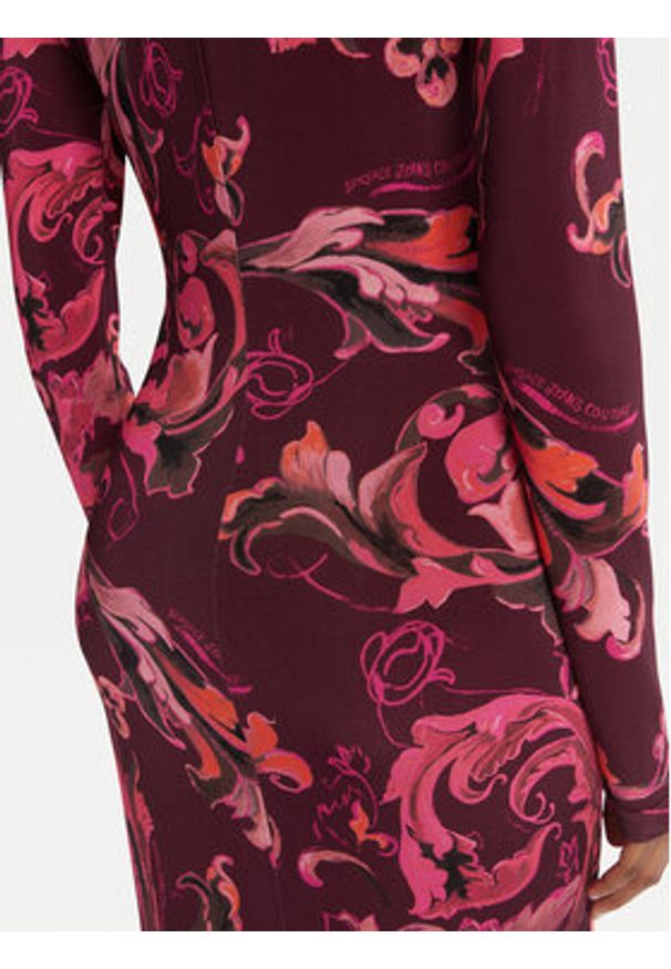 Versace Jeans Couture Sukienka codzienna 79HAO920 JS500 Bordowy Slim Fit. Okazja: na co dzień. Kolor: czerwony. Materiał: wiskoza. Typ sukienki: proste. Styl: casual
