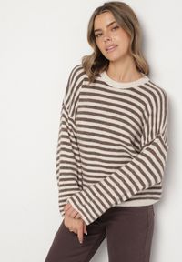 Born2be - Jasnobeżowy Sweter Oversize w Paski z Dodatkiem Wełny i Wiskozy Tianalla. Kolor: beżowy. Materiał: wiskoza, wełna. Wzór: paski. Styl: elegancki #5