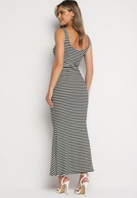 Born2be - Czarno-Biała Sukienka o Taliowanym Kroju z Wiskozą Zidia. Okazja: na co dzień. Kolor: czarny. Materiał: wiskoza. Styl: elegancki, casual #3