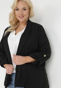 Born2be - Czarna Marynarka Oreithousa. Okazja: na imprezę, do pracy. Kolekcja: plus size. Kolor: czarny. Materiał: tkanina. Długość rękawa: długi rękaw. Długość: długie. Styl: klasyczny, elegancki #6