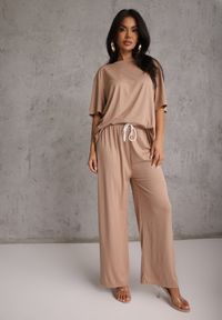 Renee - Beżowy Oversizowy Komplet Zdobiony Cyrkoniami T-shirt i Spodnie Arnateia. Kolor: beżowy. Wzór: aplikacja #5