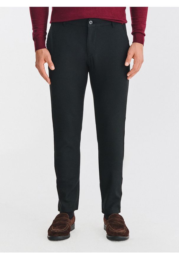 Pako Lorente - PAKO LORENTE - Czarne spodnie męskie. Kolor: czarny. Materiał: poliester, wiskoza, elastan. Wzór: gładki. Sezon: zima, jesień. Styl: klasyczny
