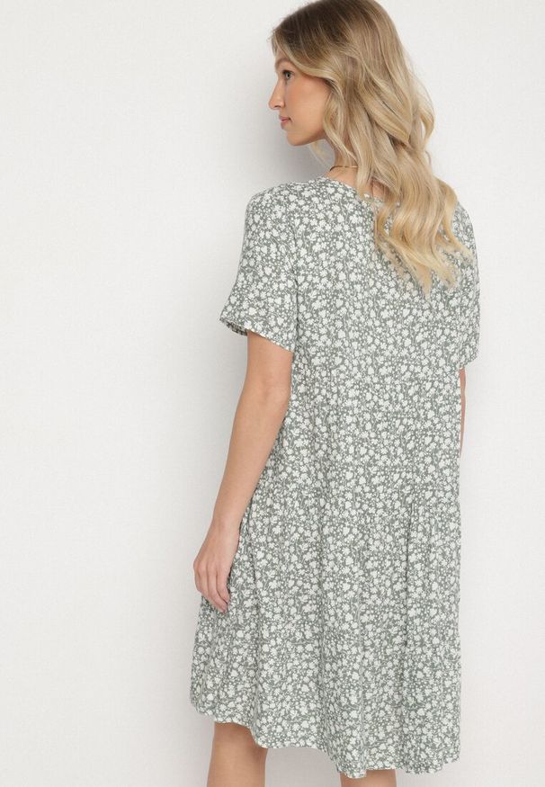 Born2be - Zielona Sukienka z Bawełną w Kwiatowy Wzór Lunasenia. Okazja: na co dzień. Kolor: zielony. Materiał: bawełna. Wzór: kwiaty. Styl: elegancki, casual
