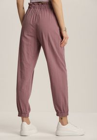 Renee - Ciemnofioletowe Spodnie Nethiphoia. Stan: podwyższony. Kolor: fioletowy. Materiał: bawełna. Długość: długie. Wzór: prążki, aplikacja #4