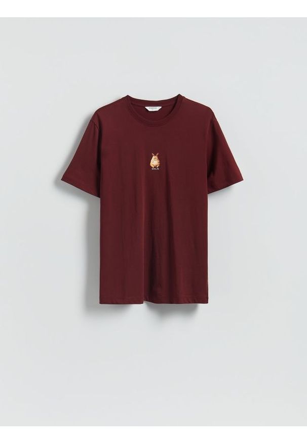 Reserved - T-shirt ze świątecznym nadrukiem - bordowy. Kolor: czerwony. Materiał: dzianina, bawełna. Wzór: nadruk. Styl: wizytowy