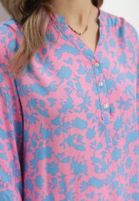 Born2be - Różowo-Niebieska Bluzka w Kwiatowy Wzór o Koszulowym Fasonie z Podpinanymi Rękawami Ortolana. Kolor: różowy. Materiał: materiał. Wzór: kwiaty. Styl: klasyczny, elegancki