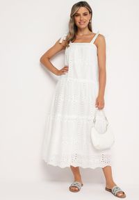 Born2be - Biała Bawełniana Sukienka z Ozdobnym Haftem na Ramiączkach z Kokardkami Quonea. Okazja: na co dzień. Typ kołnierza: kokarda. Kolor: biały. Materiał: bawełna. Długość rękawa: na ramiączkach. Wzór: haft. Typ sukienki: proste. Styl: casual #4