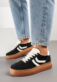 Renee - Czarne Sneakersy Typu Kultowe Tenisówki na Niskiej Platformie Olritia. Okazja: na co dzień. Kolor: czarny. Materiał: jeans. Szerokość cholewki: normalna. Wzór: aplikacja. Obcas: na platformie #6