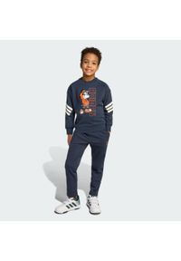 Adidas - Zestaw Disney Mickey Mouse Jogger Kids. Okazja: na uczelnię. Kolor: fioletowy, pomarańczowy, żółty, wielokolorowy. Materiał: dresówka. Wzór: motyw z bajki. Styl: sportowy