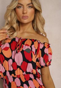 Renee - Czerwona Sukienka Hiszpanka z Bawełny z Modelującą Gumką w Pasie Vearica. Typ kołnierza: dekolt hiszpanka. Kolor: czerwony. Materiał: bawełna. Sezon: lato